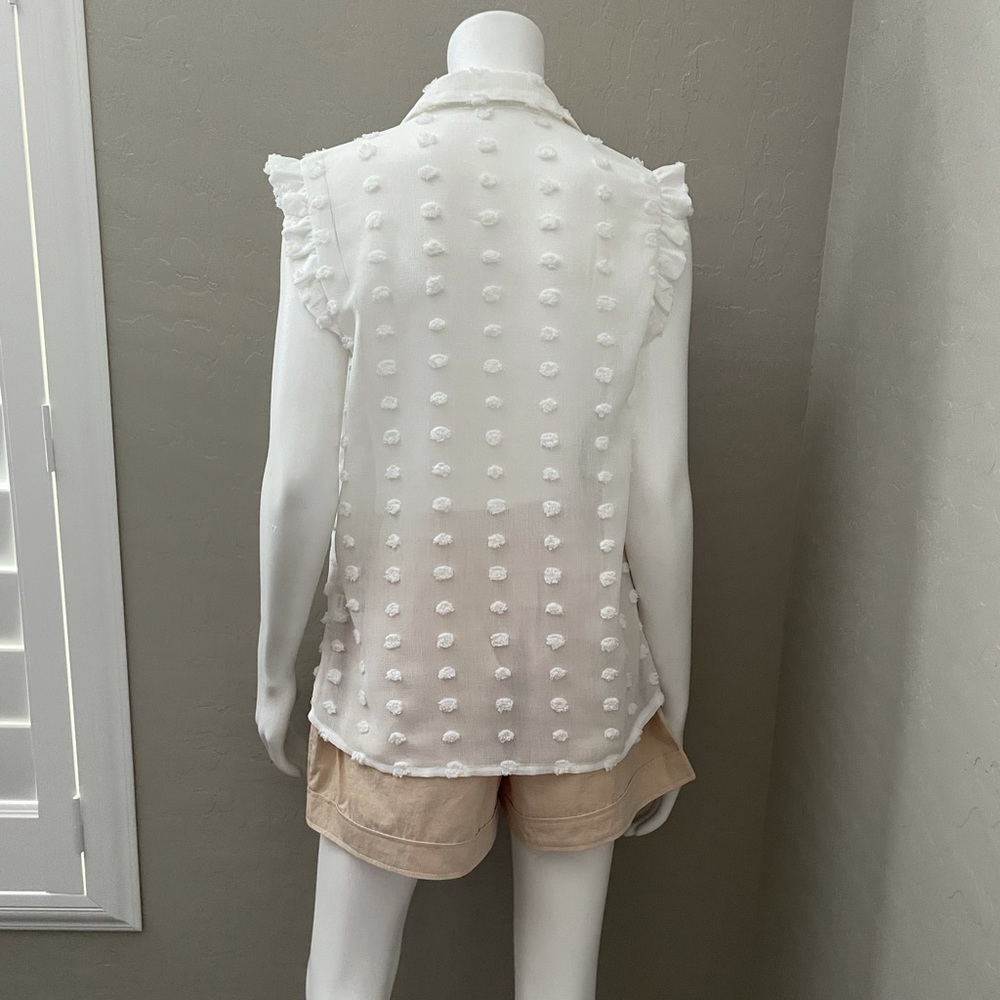 White Button Up Top w/Ruffles on Armholes - Picture 4 of 6